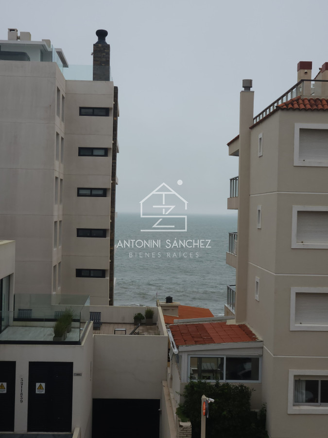 Apartamento ID.1094 - En venta apartamento de 2 dormitorios en Peninsula- Punta del Este.