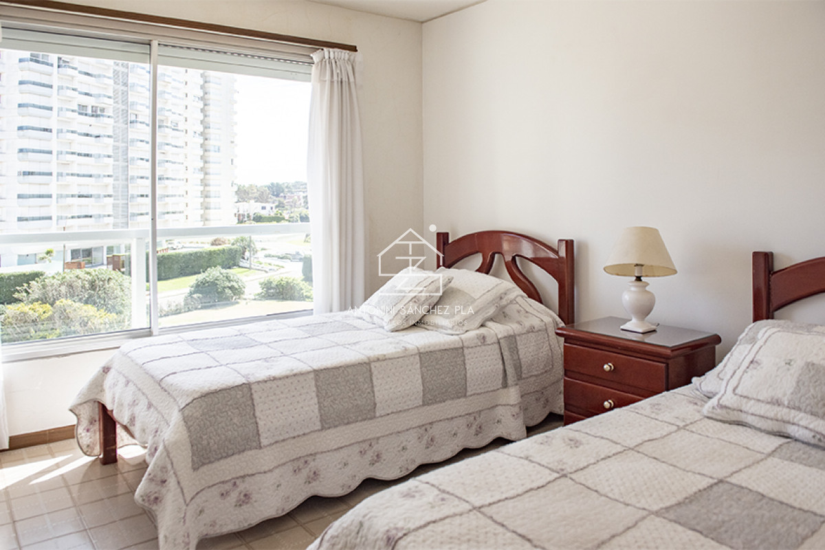 Apartamento ID.2630 - Vende apartamento de 2 dormitorios con vista al mar en Estrella de Mar , Punta del Este 
