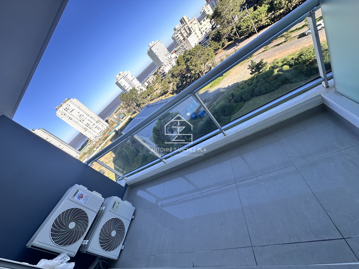 Apartamento ID.3351 - Vende departamento en Torre One II, Punta del este