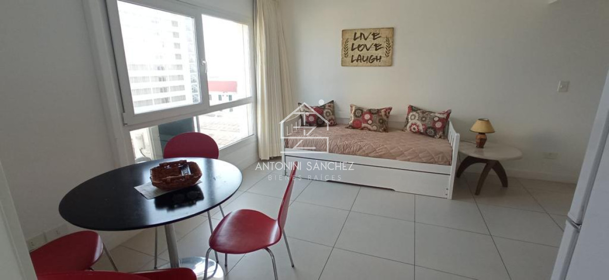Apartamento ID.2703 - En venta y alquiler apartamento de 1 dormitorio en suite con garage, península, Punta del Este 