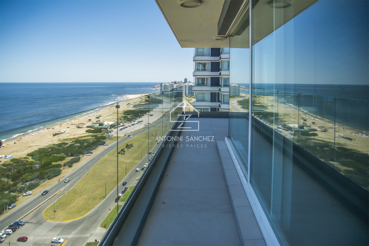 Apartamento ID.3122 - Espectacular planta en LE PARC III, Esquinero en venta