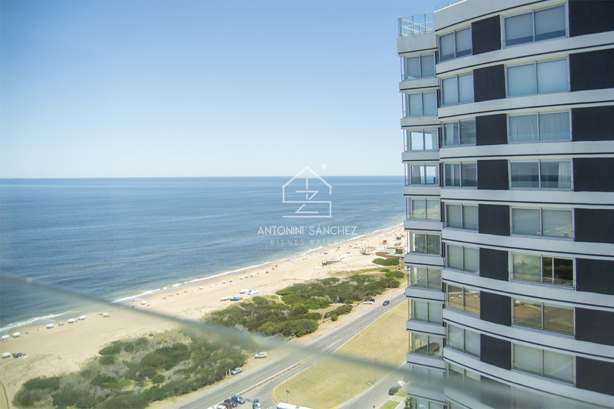 Apartamento ID.3122 - Espectacular planta en LE PARC III, Esquinero en venta
