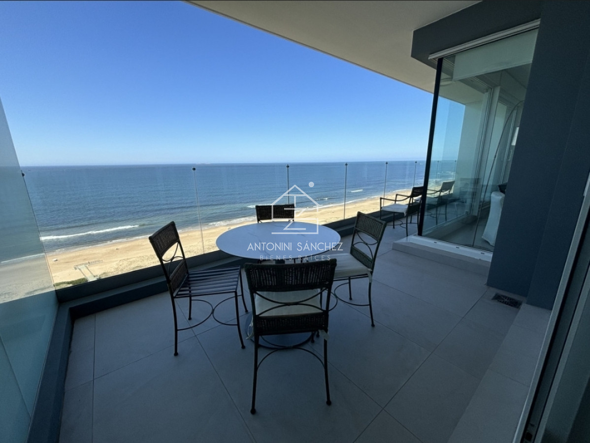 Apartamento ID.2944 - Vende apartamento de 3 dormitorios con vista al mar en Brava, Punta del Este