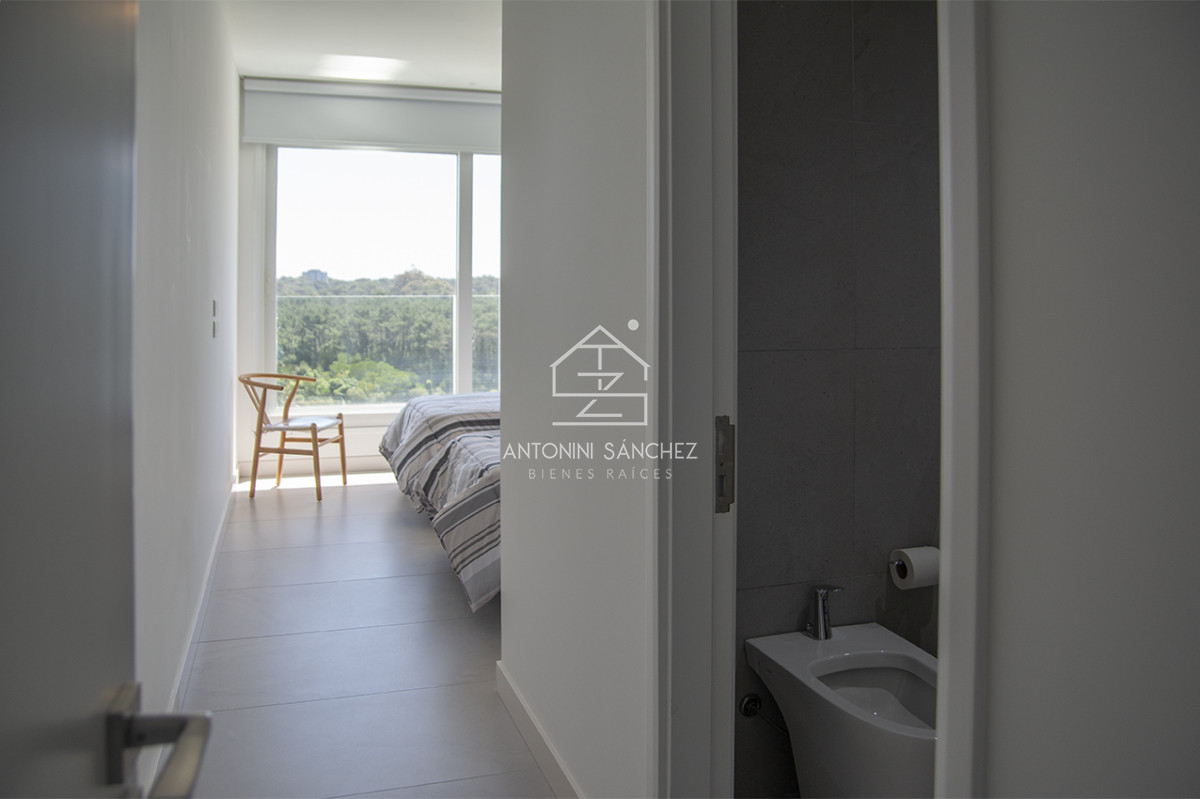 Apartamento ID.2620 - Le Parc III, departamento de 3 dormitorios en venta, Punta del Este