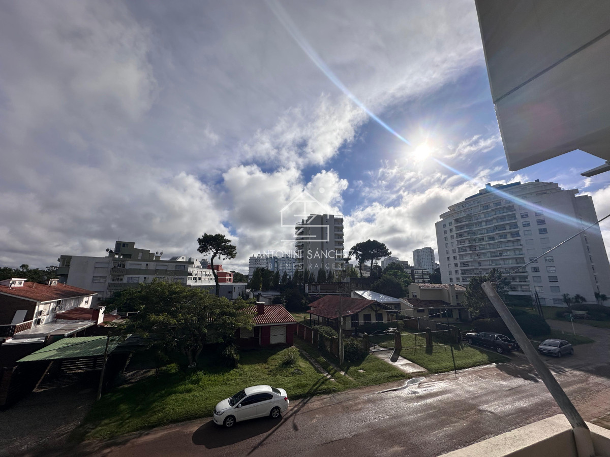Apartamento ID.2324 - Departamento de 2 dormitorios con 2 baños en venta