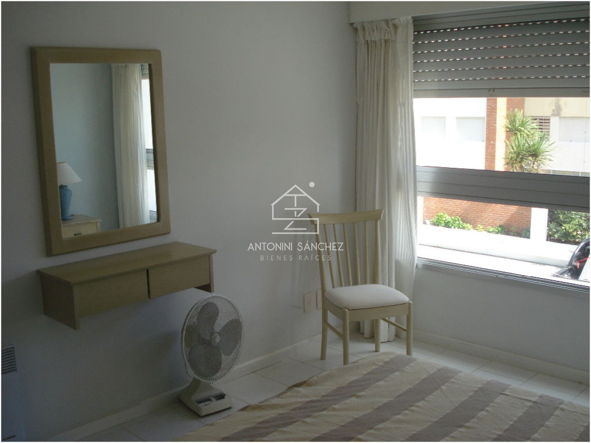 Apartamento ID.586 - Con amplio espacio, te ofrecemos este acogedor departamento en edificio Palm Beach