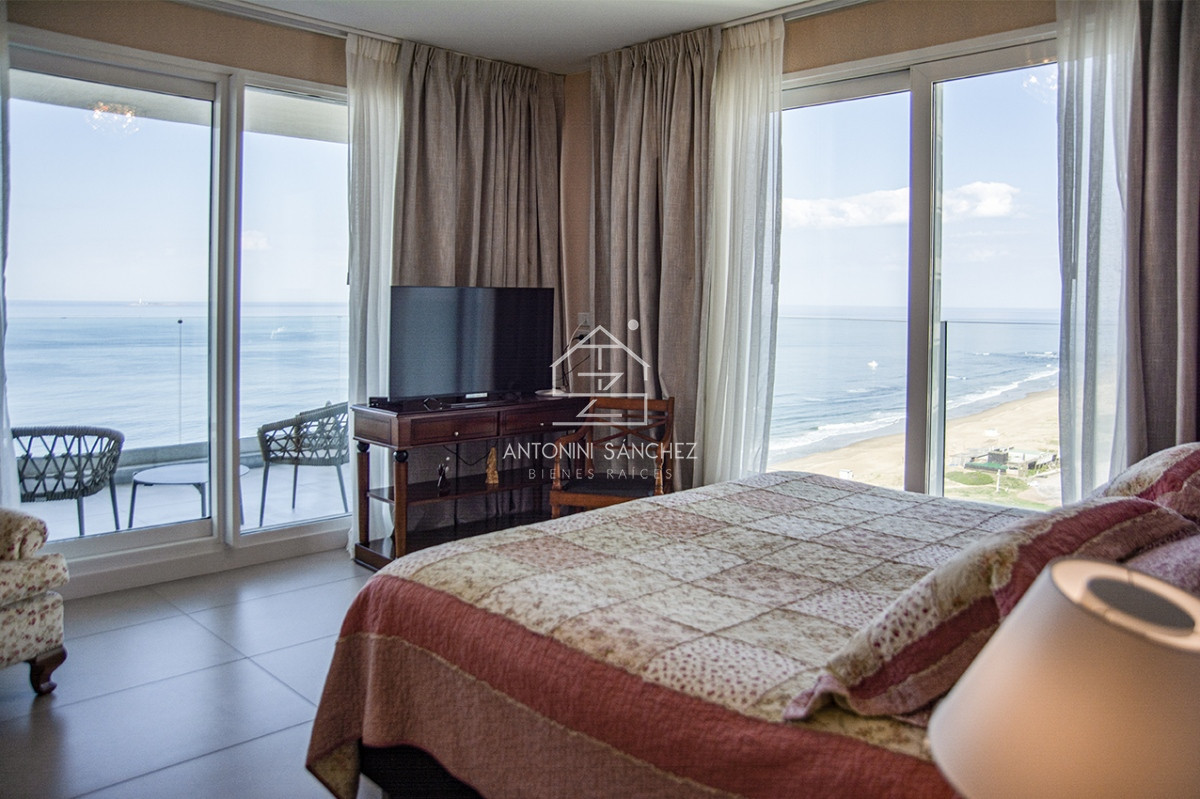Apartamento ID.2621 - Espectacular planta en LE PARC III, Esquinero en venta
