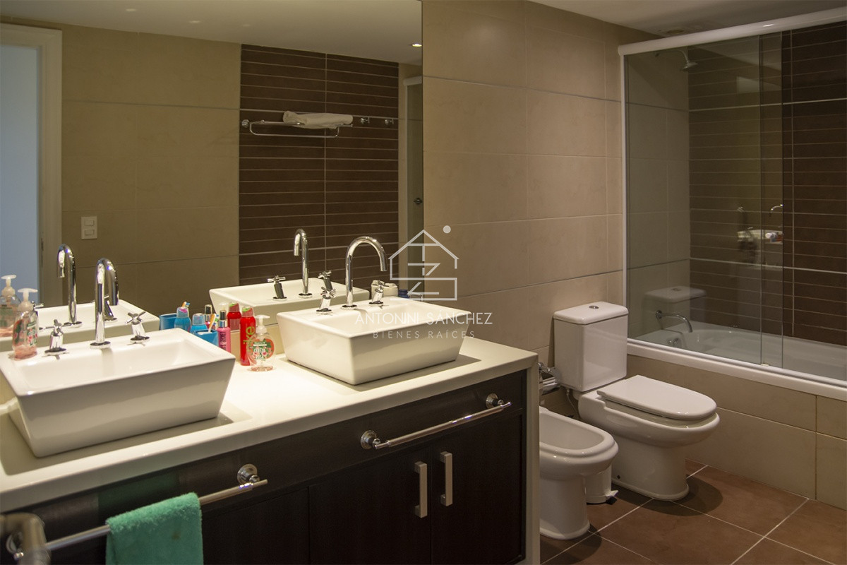 Apartamento ID.1729 - Venta apartamento 3 dormitorios Punta del Este