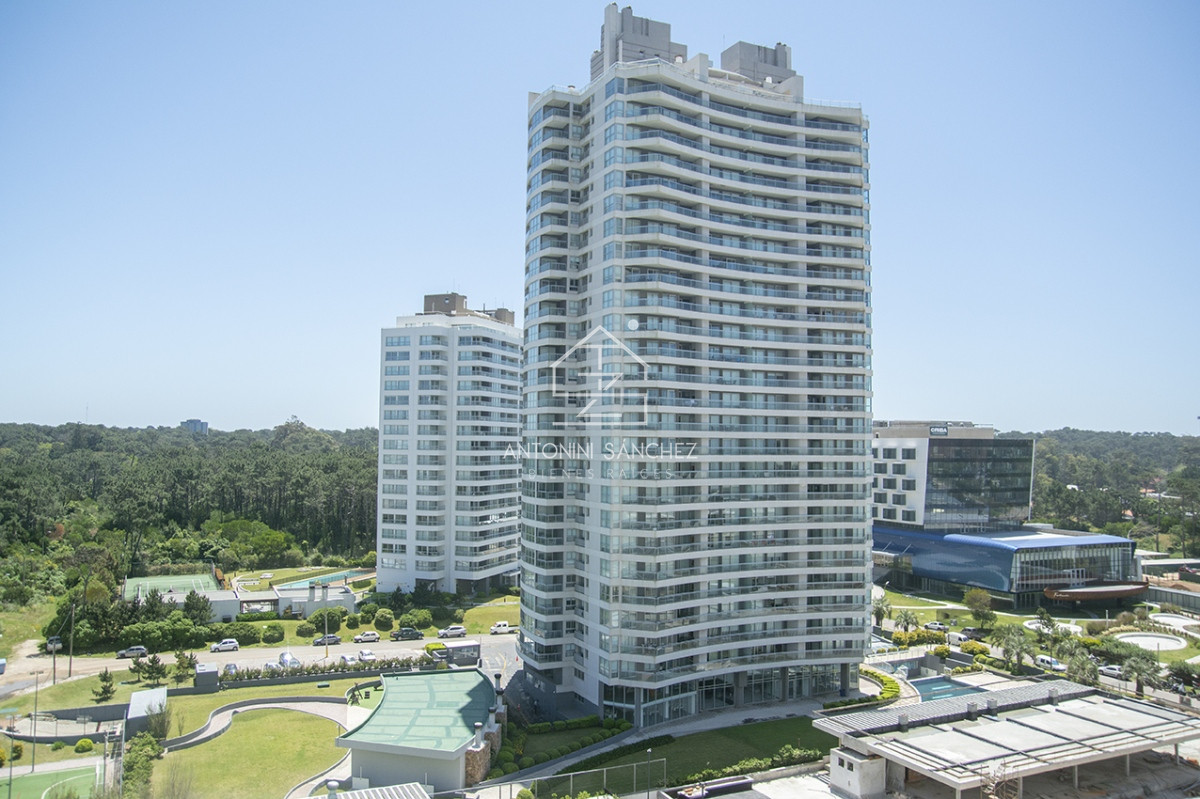 Apartamento ID.2620 - Le Parc III, departamento de 3 dormitorios en venta, Punta del Este