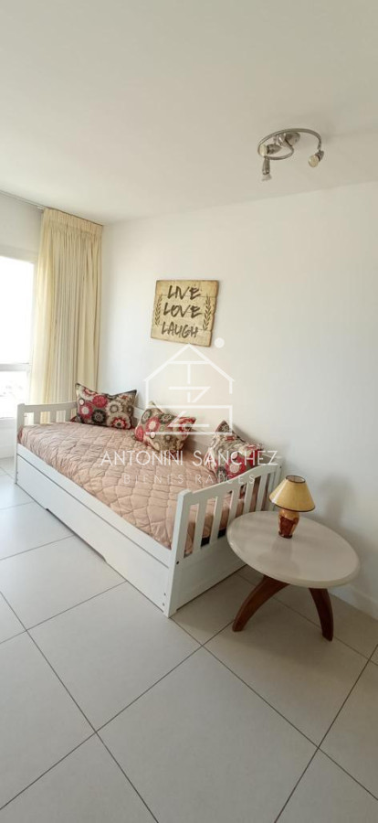 Apartamento ID.2703 - En venta y alquiler apartamento de 1 dormitorio en suite con garage, península, Punta del Este 