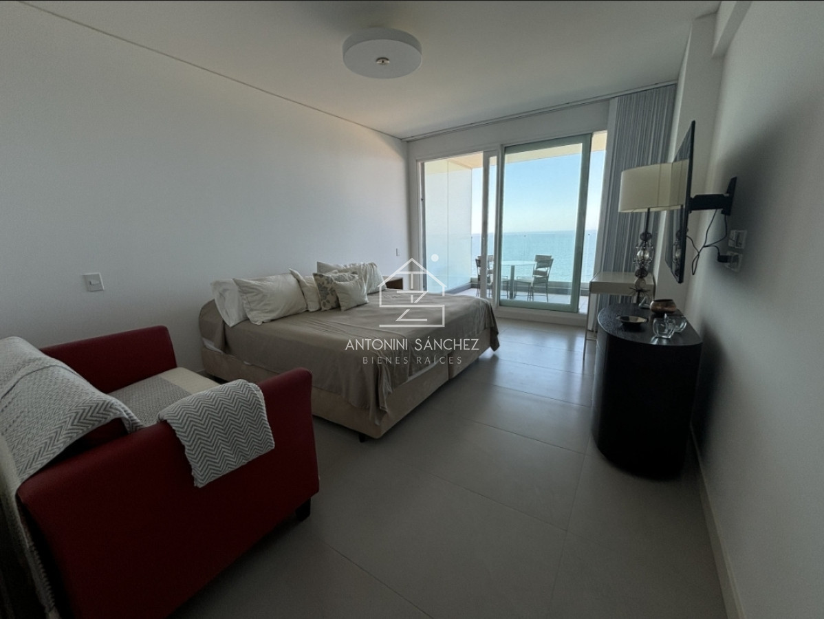 Apartamento ID.2944 - Vende apartamento de 3 dormitorios con vista al mar en Brava, Punta del Este
