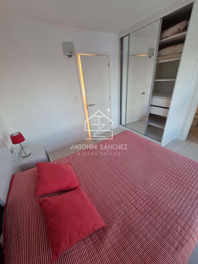 Apartamento ID.2704 - En venta y alquiler apartamento de 1 dormitorio en suite con garage, península, Punta del Este 