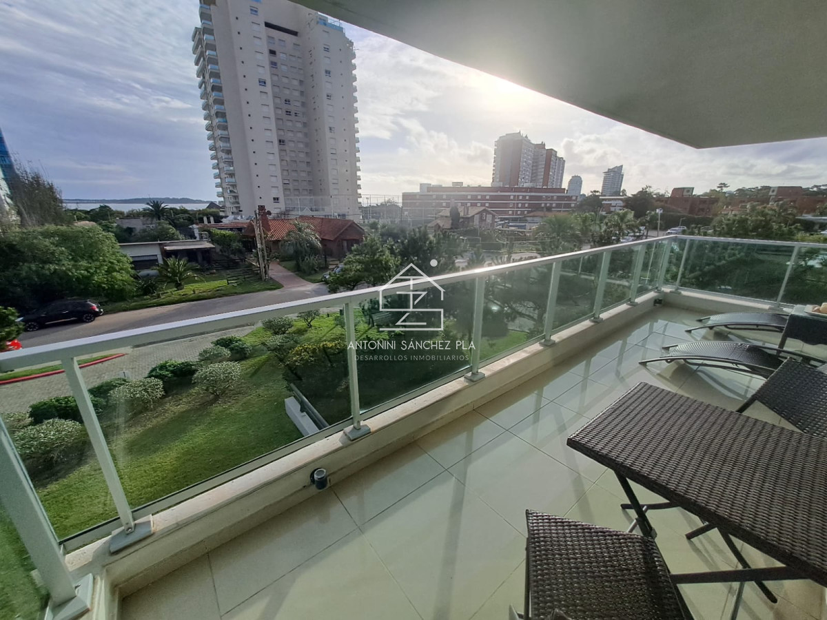 Apartamento ID.4151 - Apartamento en Playa Mansa a la venta 3 Dormitorios con vista