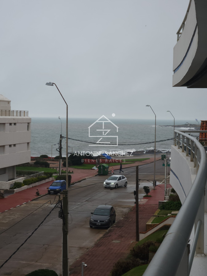 Apartamento ID.1094 - En venta apartamento de 2 dormitorios en Peninsula- Punta del Este.