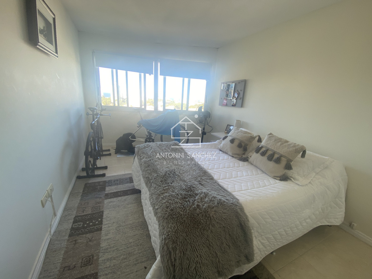 Apartamento ID.2141 - Apartamento de 3 dormitorios en Venta en Av Roosevelt , Punta del este 