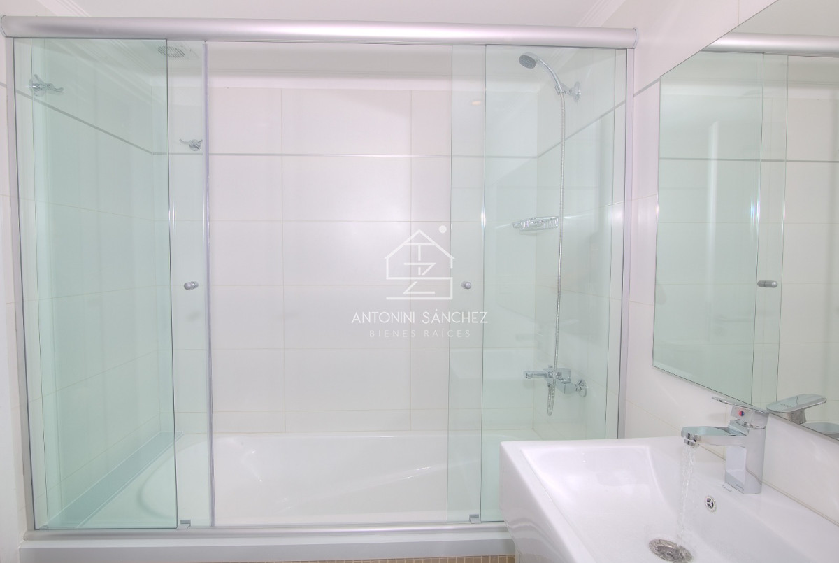 Apartamento ID.2454 - Apartamento en Venta de 3 dormitorios en Playa Mansa , Punta del este