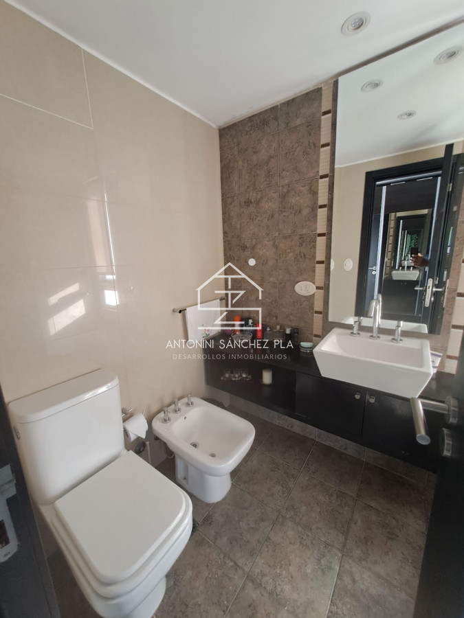 Apartamento ID.4151 - Apartamento en Playa Mansa a la venta 3 Dormitorios con vista