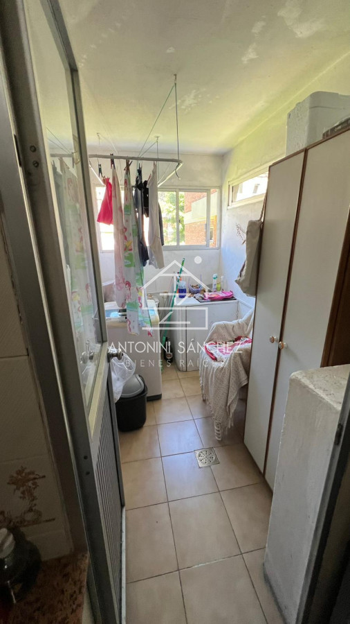 Apartamento ID.2421 - Apartamento en venta  3 dormitorios en Playa Mansa, Punta del Este.