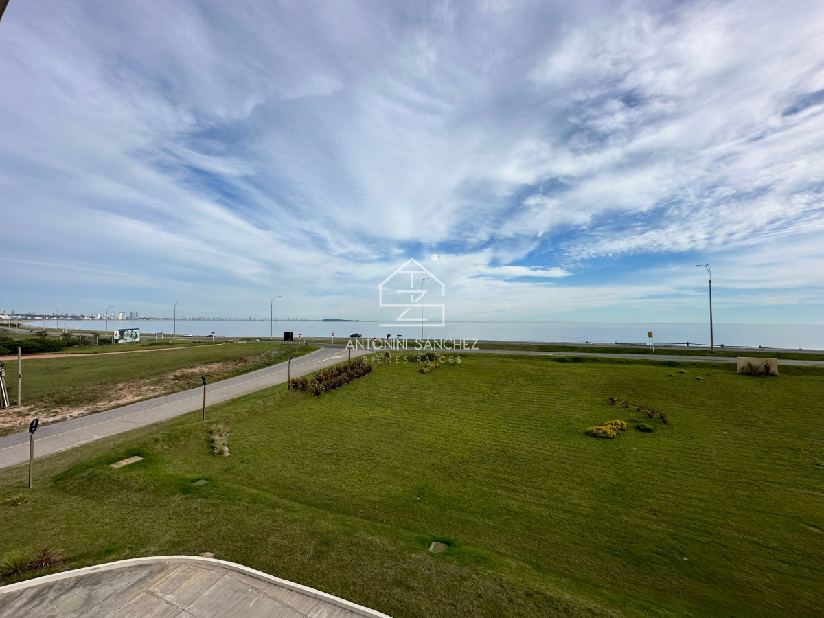 Apartamento ID.2319 - Vende departamento en Azure tower, playa mansa de 2 dormitorios, con vista al mar, Punta del Este