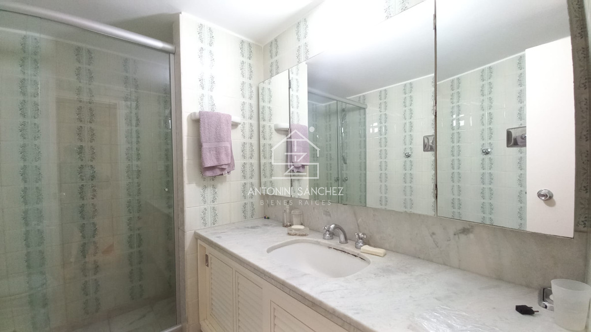 Apartamento ID.2779 - Departamento de 3 dormitorios + dependencia en venta, Playa Mansa. Torre Jefferson,.