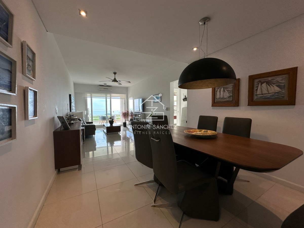 Apartamento ID.2319 - Vende departamento en Azure tower, playa mansa de 2 dormitorios, con vista al mar, Punta del Este