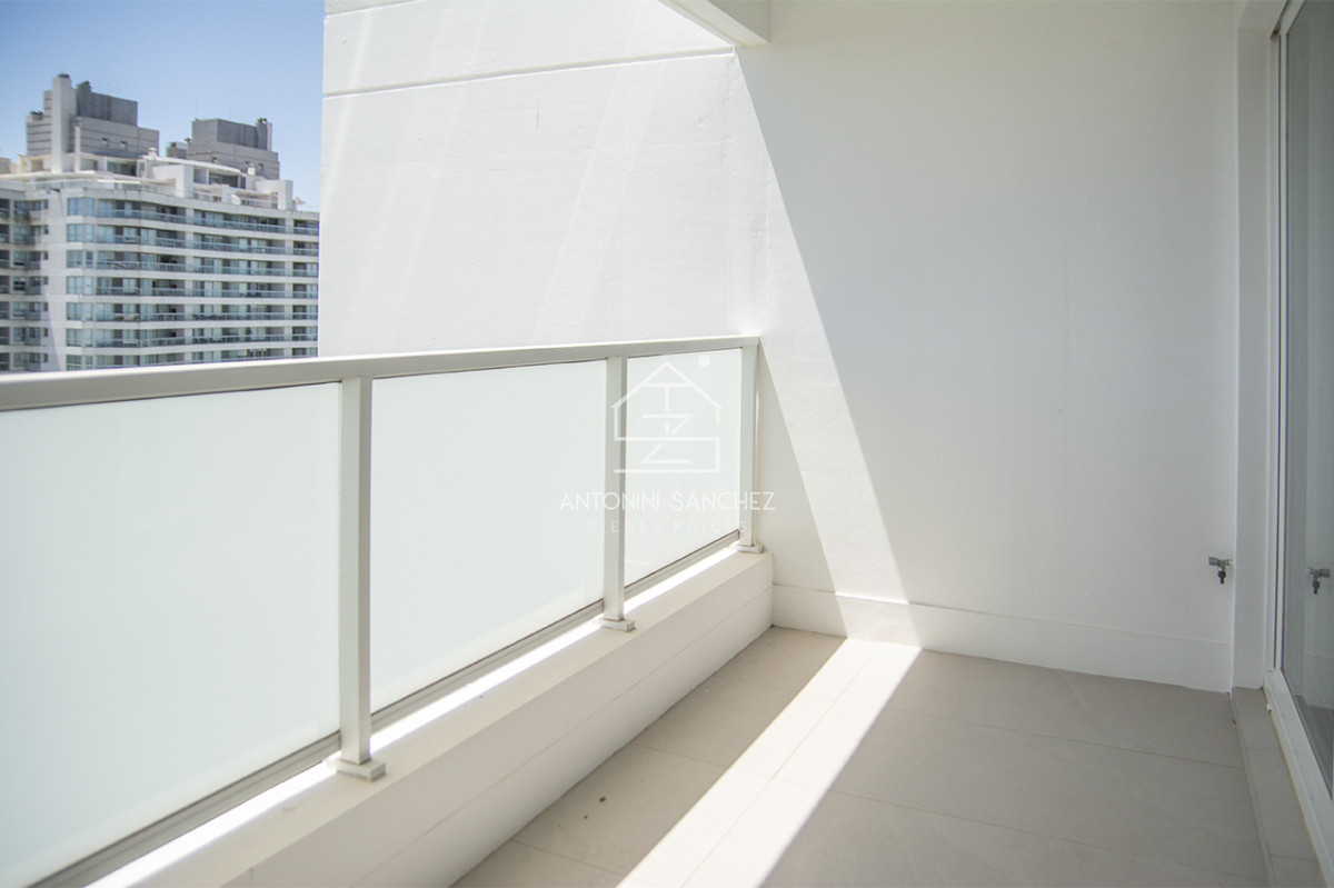 Apartamento ID.3122 - Espectacular planta en LE PARC III, Esquinero en venta