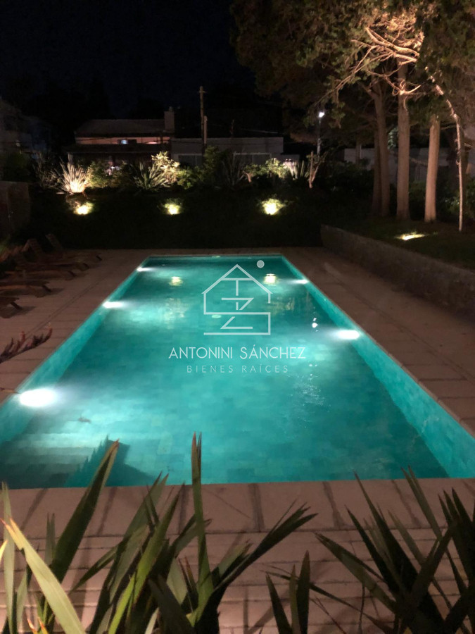 Apartamento ID.2200 - Vende oportunidad en Playa Mansa, primera línea de 2 dormitorios en Punta del Este 