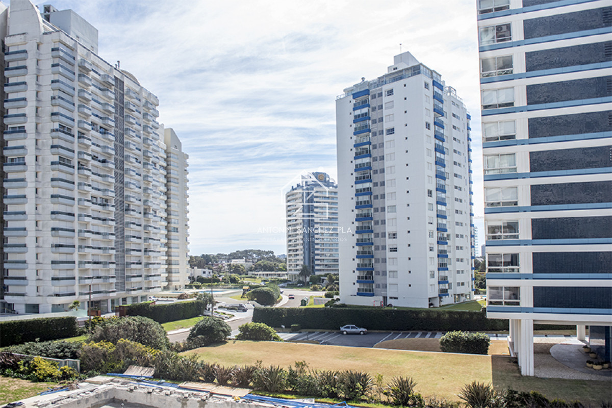 Apartamento ID.2630 - Vende apartamento de 2 dormitorios con vista al mar en Estrella de Mar , Punta del Este 