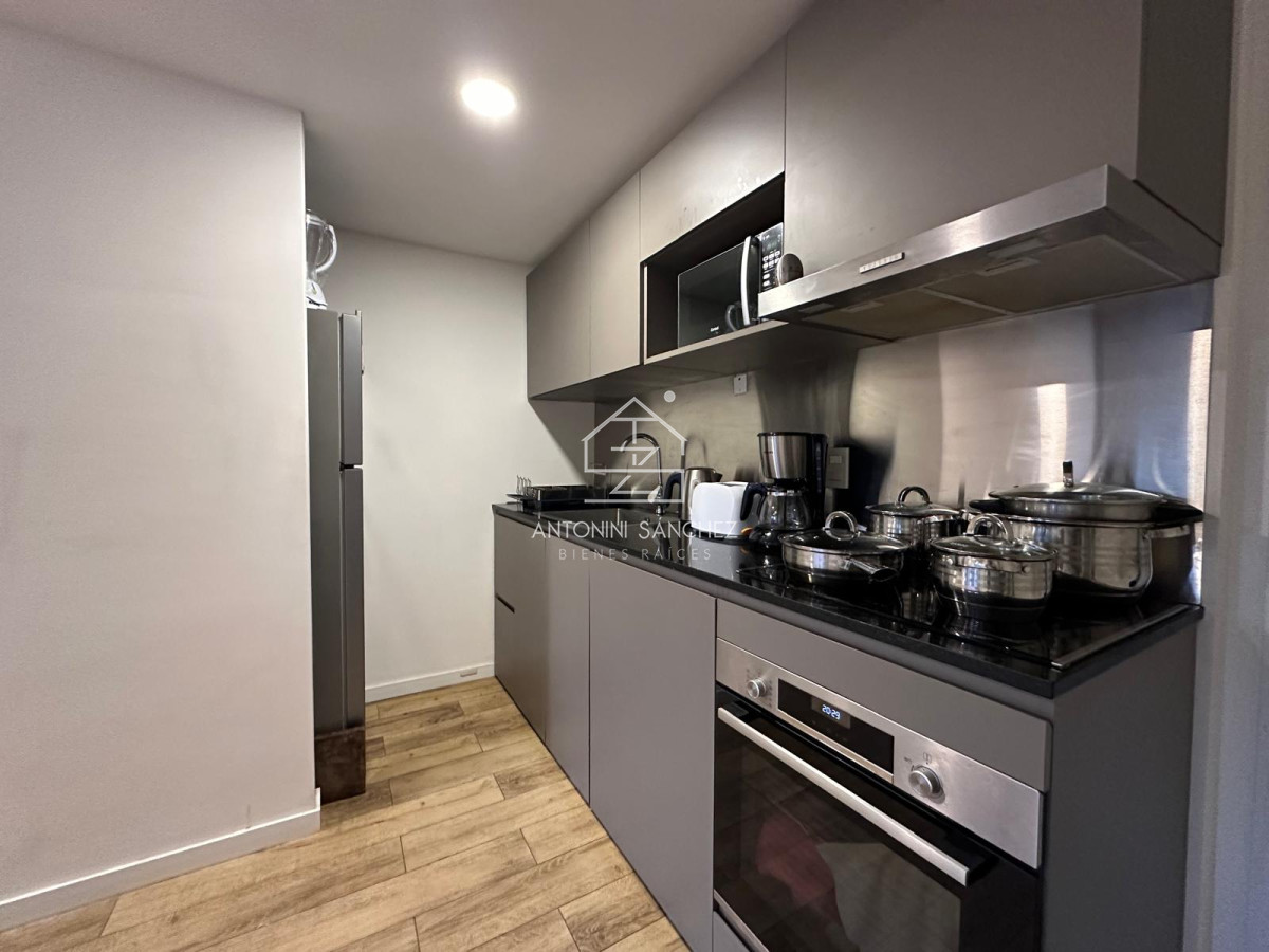 Apartamento ID.2200 - Vende oportunidad en Playa Mansa, primera línea de 2 dormitorios en Punta del Este 