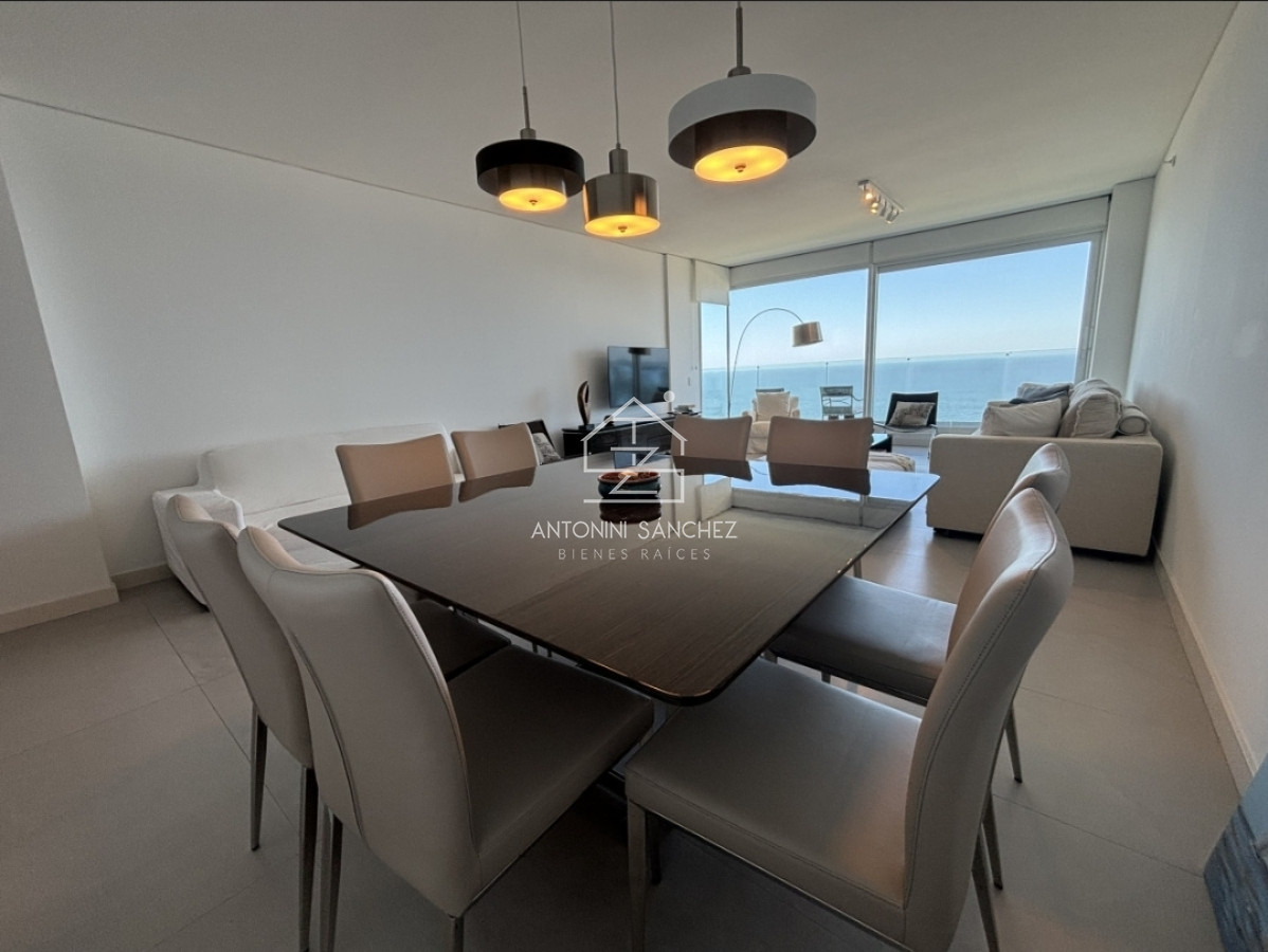 Apartamento ID.2944 - Vende apartamento de 3 dormitorios con vista al mar en Brava, Punta del Este