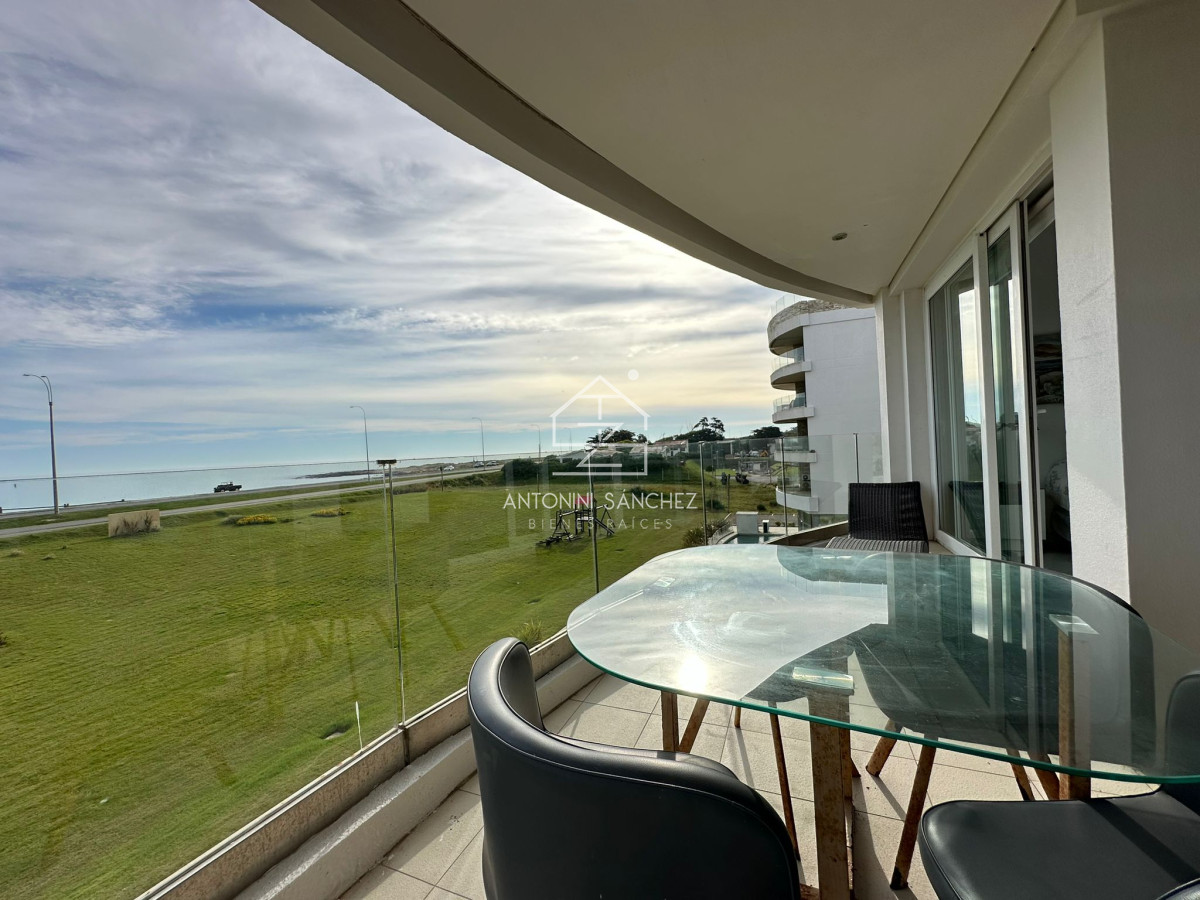 Apartamento ID.2319 - Vende departamento en Azure tower, playa mansa de 2 dormitorios, con vista al mar, Punta del Este