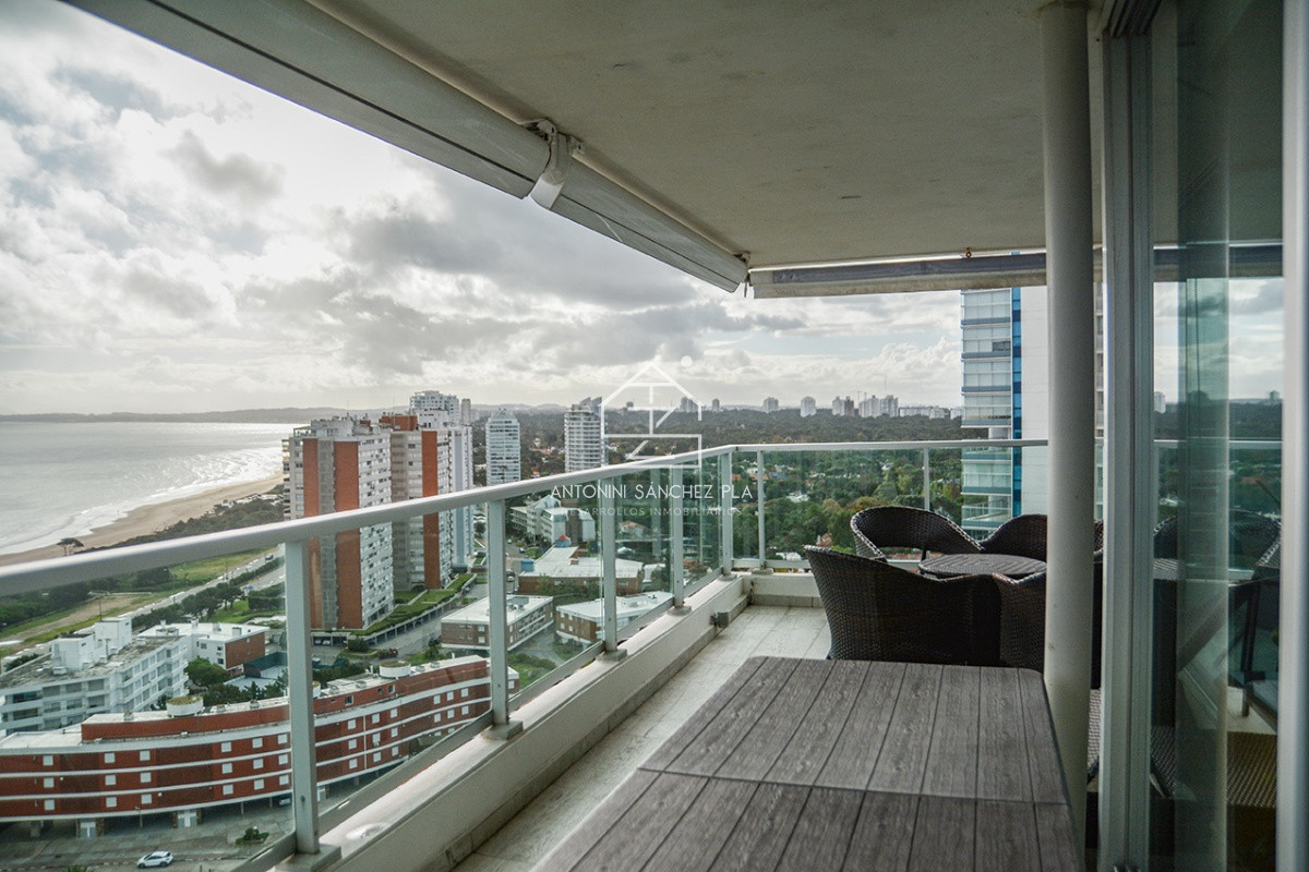 Apartamento ID.4204 - Departamento de 3 dormitorios en venta a pasos del mar. Gala Tower