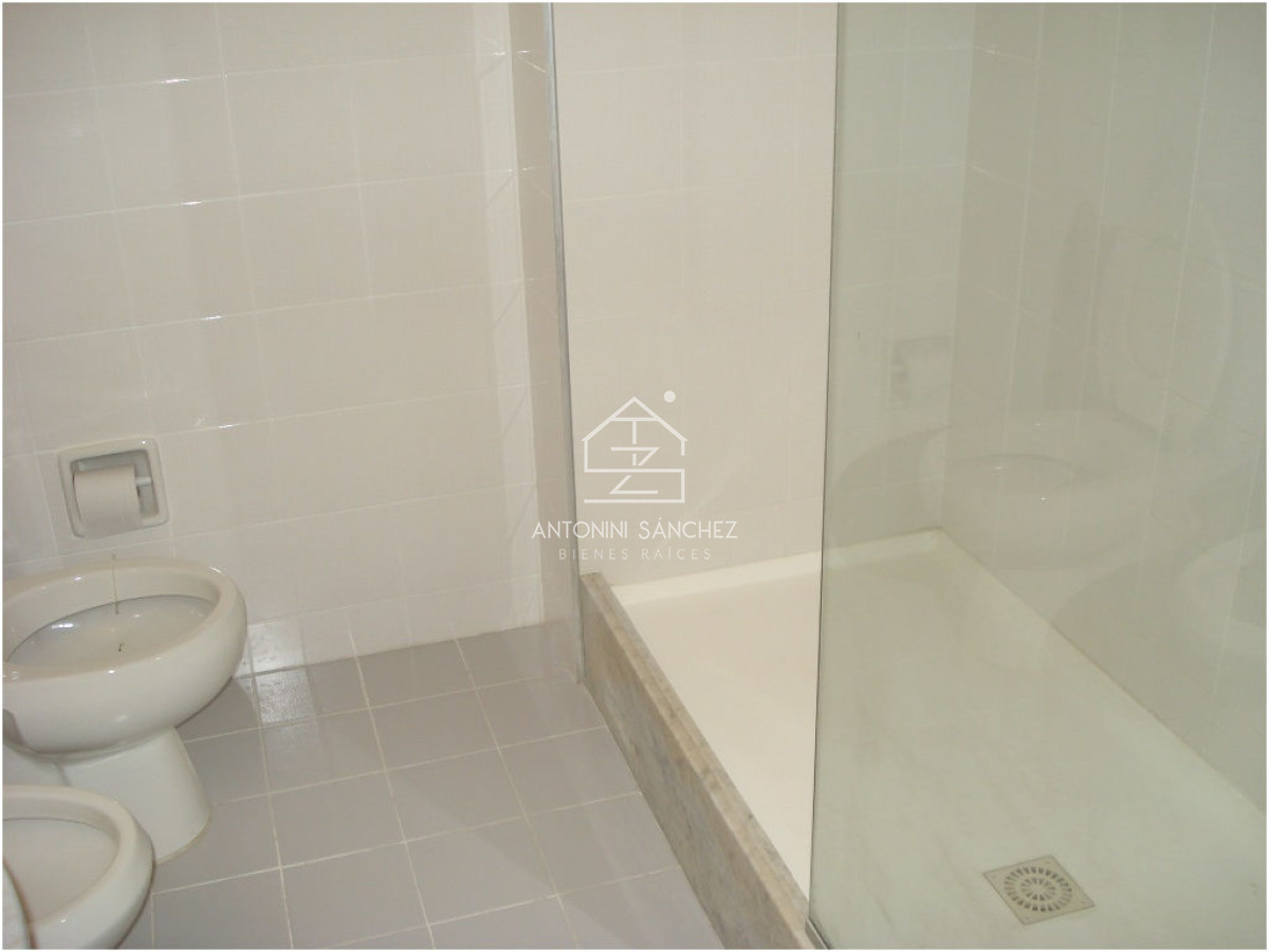 Apartamento ID.586 - Con amplio espacio, te ofrecemos este acogedor departamento en edificio Palm Beach