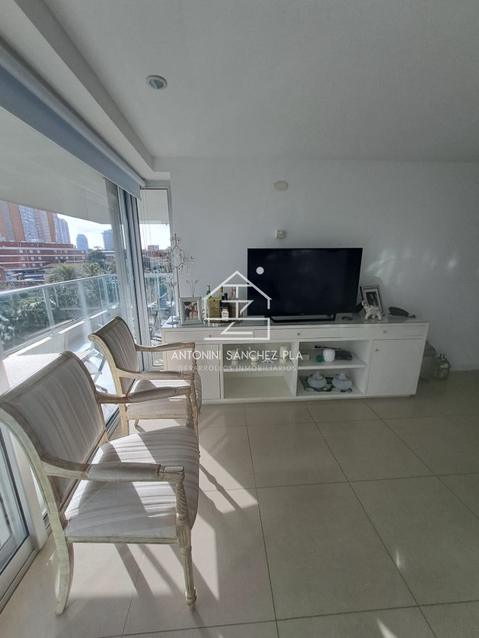 Apartamento ID.4151 - Apartamento en Playa Mansa a la venta 3 Dormitorios con vista
