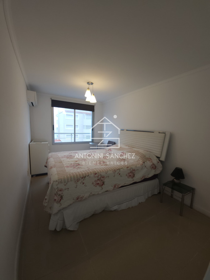 Apartamento ID.1094 - En venta apartamento de 2 dormitorios en Peninsula- Punta del Este.
