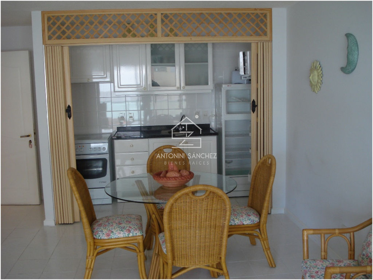 Apartamento ID.586 - Con amplio espacio, te ofrecemos este acogedor departamento en edificio Palm Beach