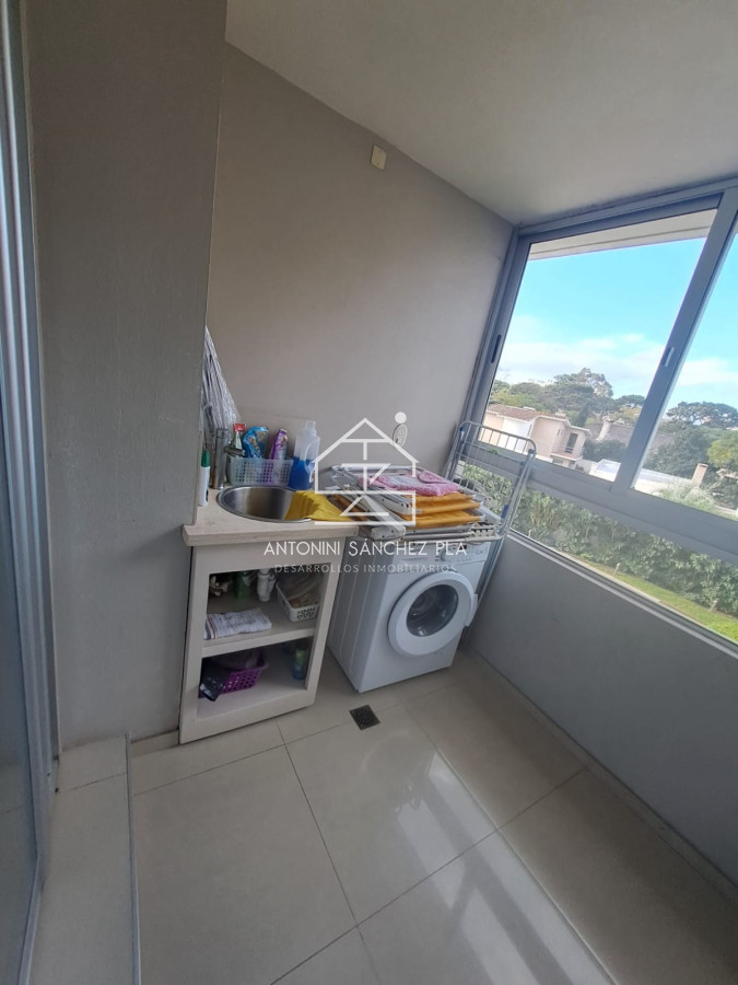 Apartamento ID.4151 - Apartamento en Playa Mansa a la venta 3 Dormitorios con vista