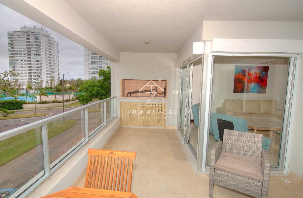 Apartamento ID.2454 - Apartamento en Venta de 3 dormitorios en Playa Mansa , Punta del este