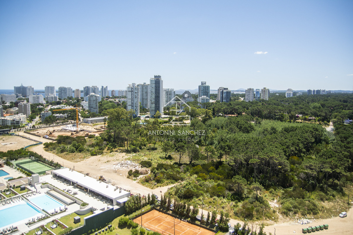 Apartamento ID.3122 - Espectacular planta en LE PARC III, Esquinero en venta