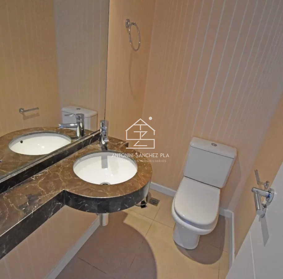 Apartamento ID.749 - Departamento de 2 dormitorios con parrillero en venta en Casino Tower