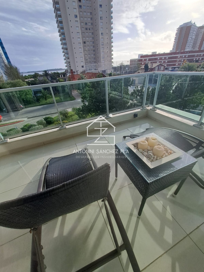 Apartamento ID.4151 - Apartamento en Playa Mansa a la venta 3 Dormitorios con vista