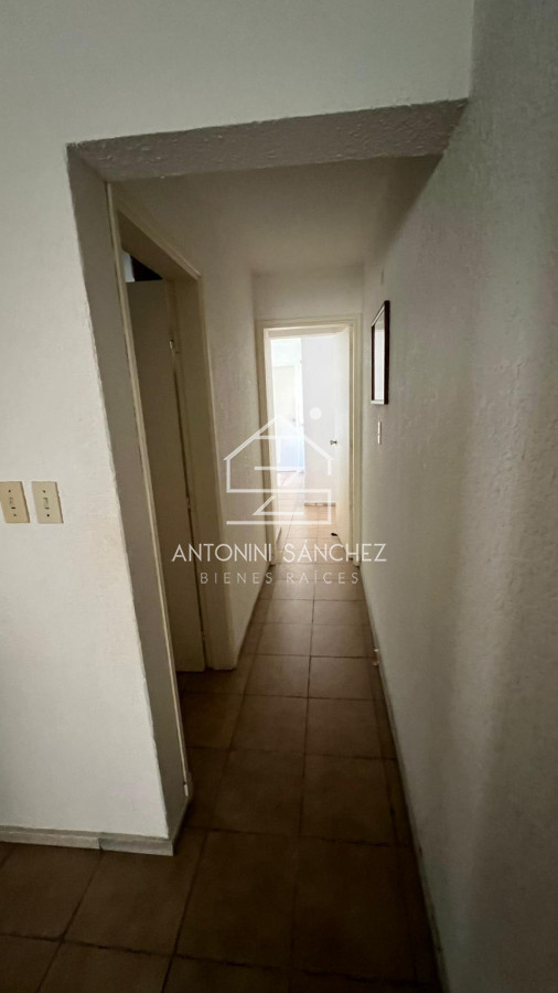 Apartamento ID.2421 - Apartamento en venta  3 dormitorios en Playa Mansa, Punta del Este.