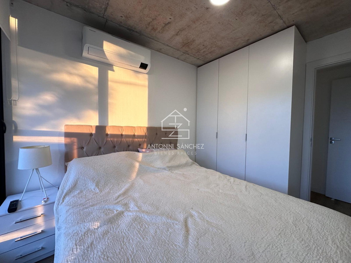 Apartamento ID.2200 - Vende oportunidad en Playa Mansa, primera línea de 2 dormitorios en Punta del Este 
