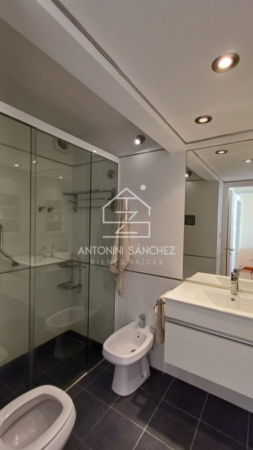 Apartamento ID.1949 - Espectacular departamento de 1 dormitorio recilado en venta frente al mar