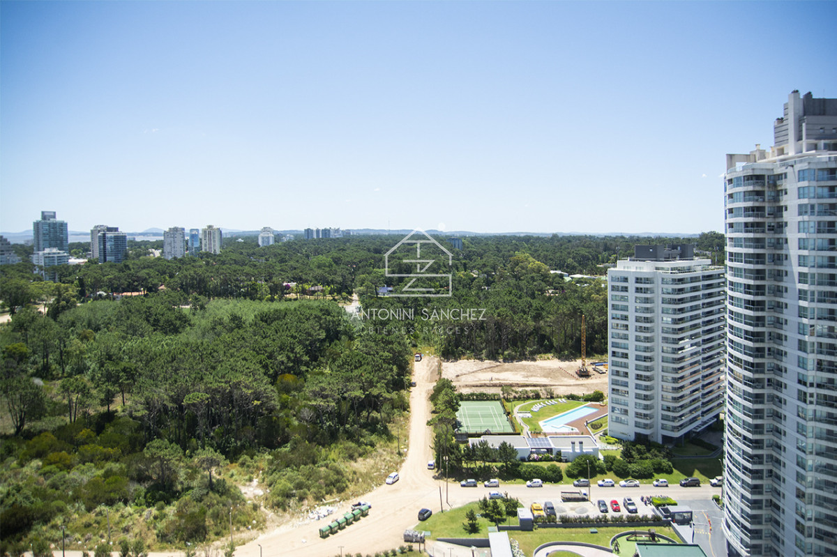 Apartamento ID.3122 - Espectacular planta en LE PARC III, Esquinero en venta