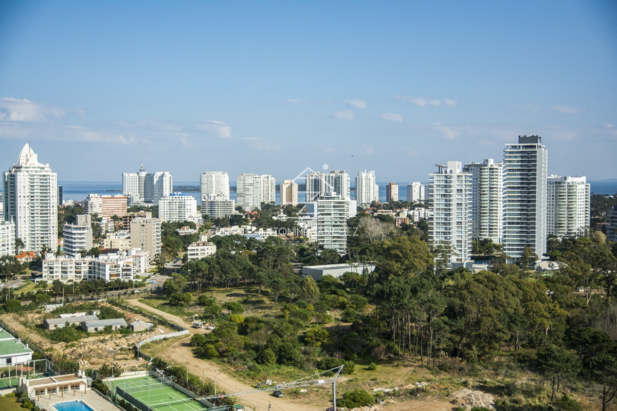 Apartamento ID.2621 - Espectacular planta en LE PARC III, Esquinero en venta