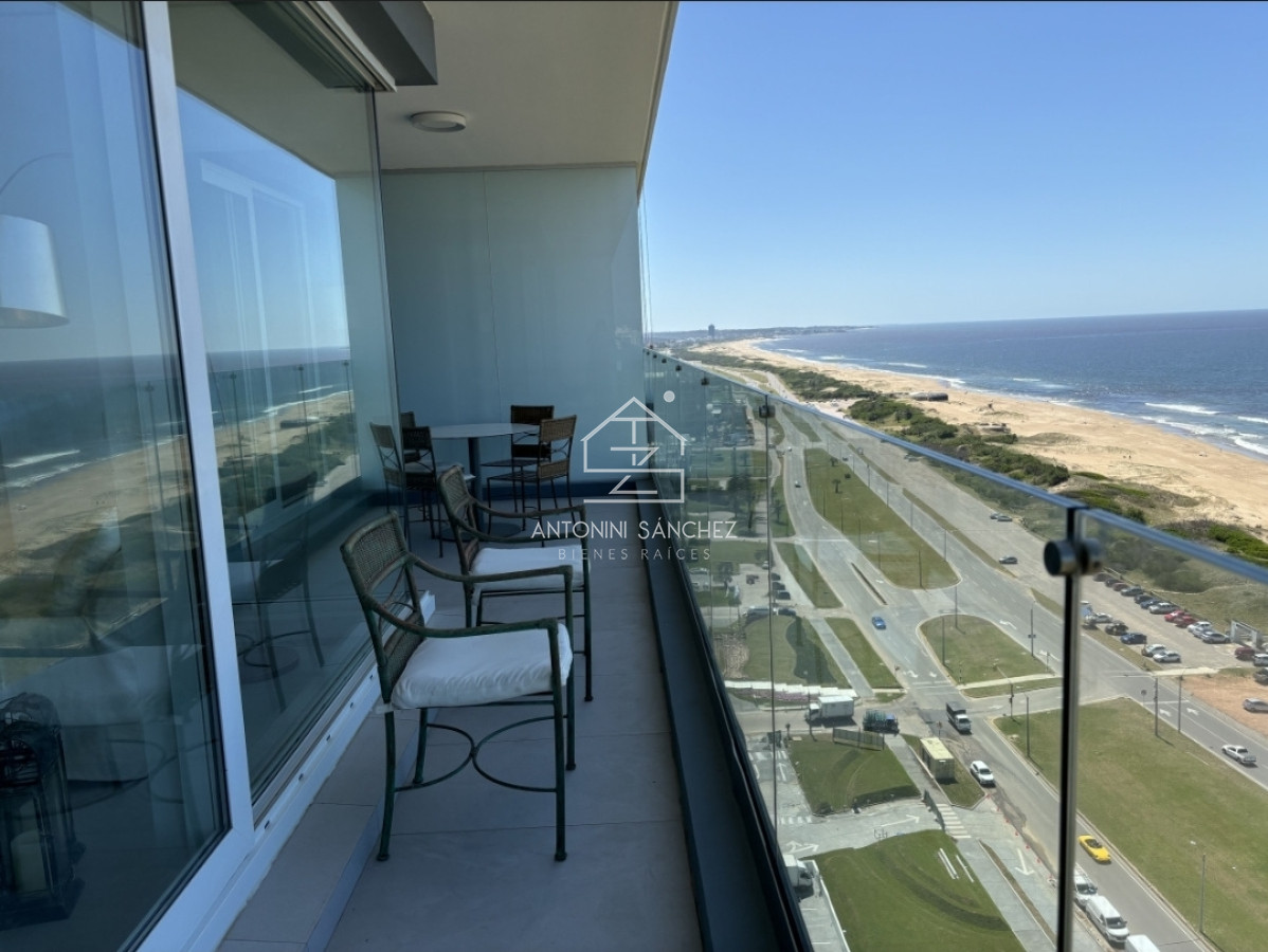 Apartamento ID.2944 - Vende apartamento de 3 dormitorios con vista al mar en Brava, Punta del Este