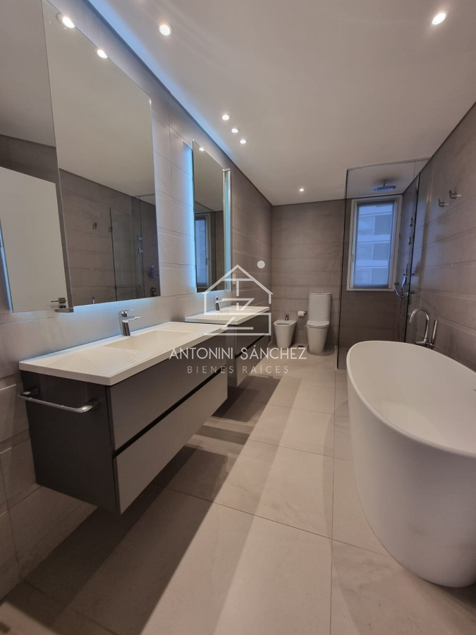 Apartamento ID.2621 - Espectacular planta en LE PARC III, Esquinero en venta