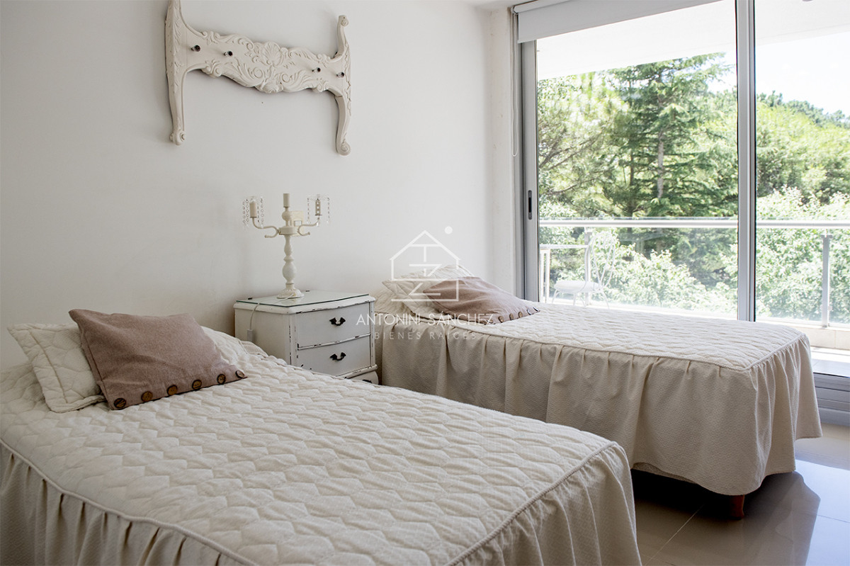 Apartamento ID.2226 - Apartamento en Venta de 2 dormitorios en Playa Brava , Punta del este 