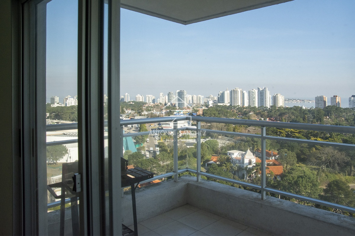 Apartamento ID.2141 - Apartamento de 3 dormitorios en Venta en Av Roosevelt , Punta del este 
